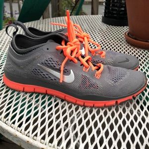 Grey and coral Nike free 5.0